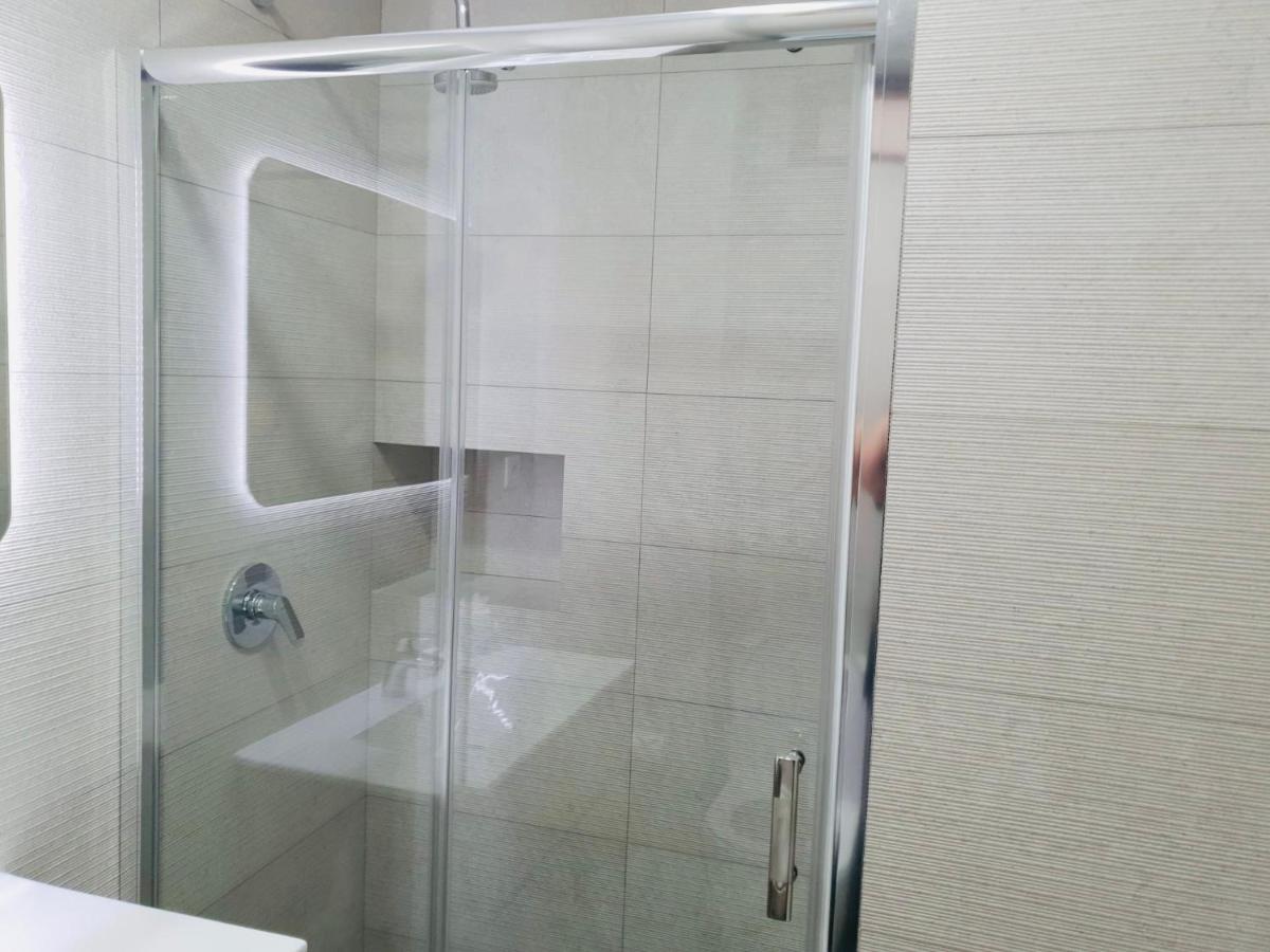 Central Lagos Apt With Marina Views Near Beaches Екстер'єр фото