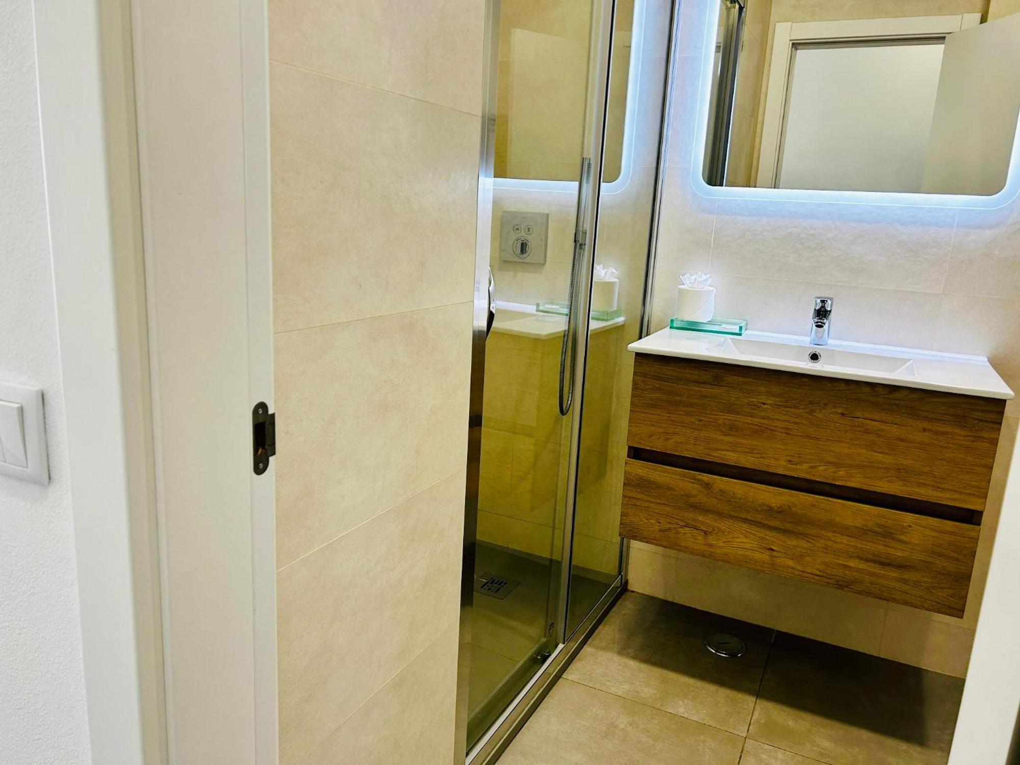 Central Lagos Apt With Marina Views Near Beaches Екстер'єр фото