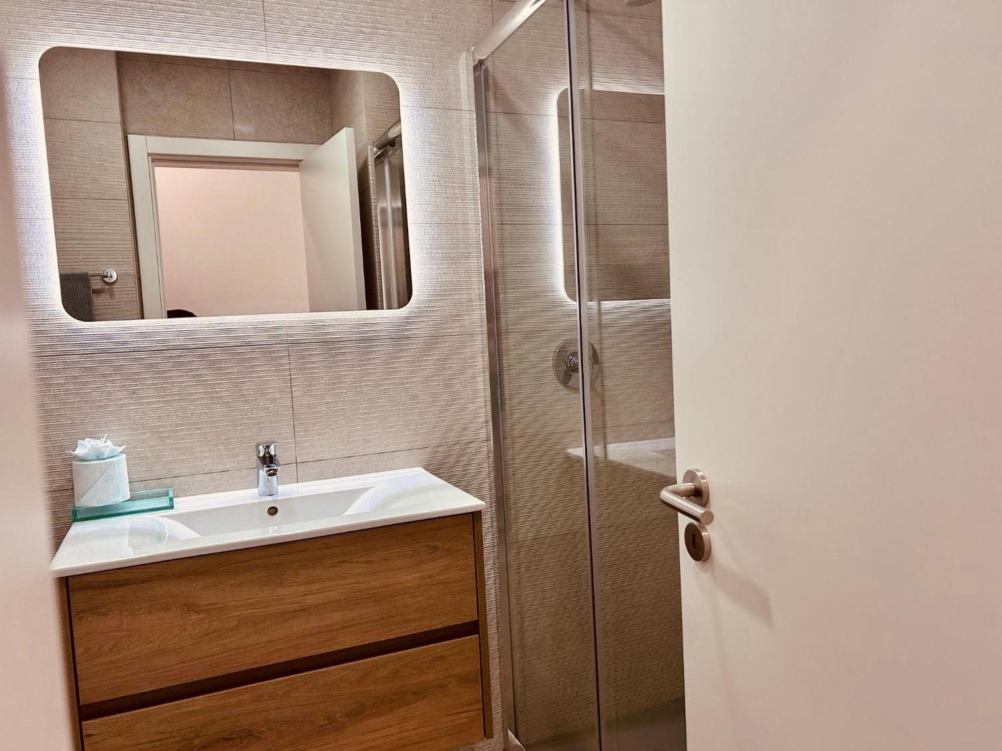Central Lagos Apt With Marina Views Near Beaches Екстер'єр фото