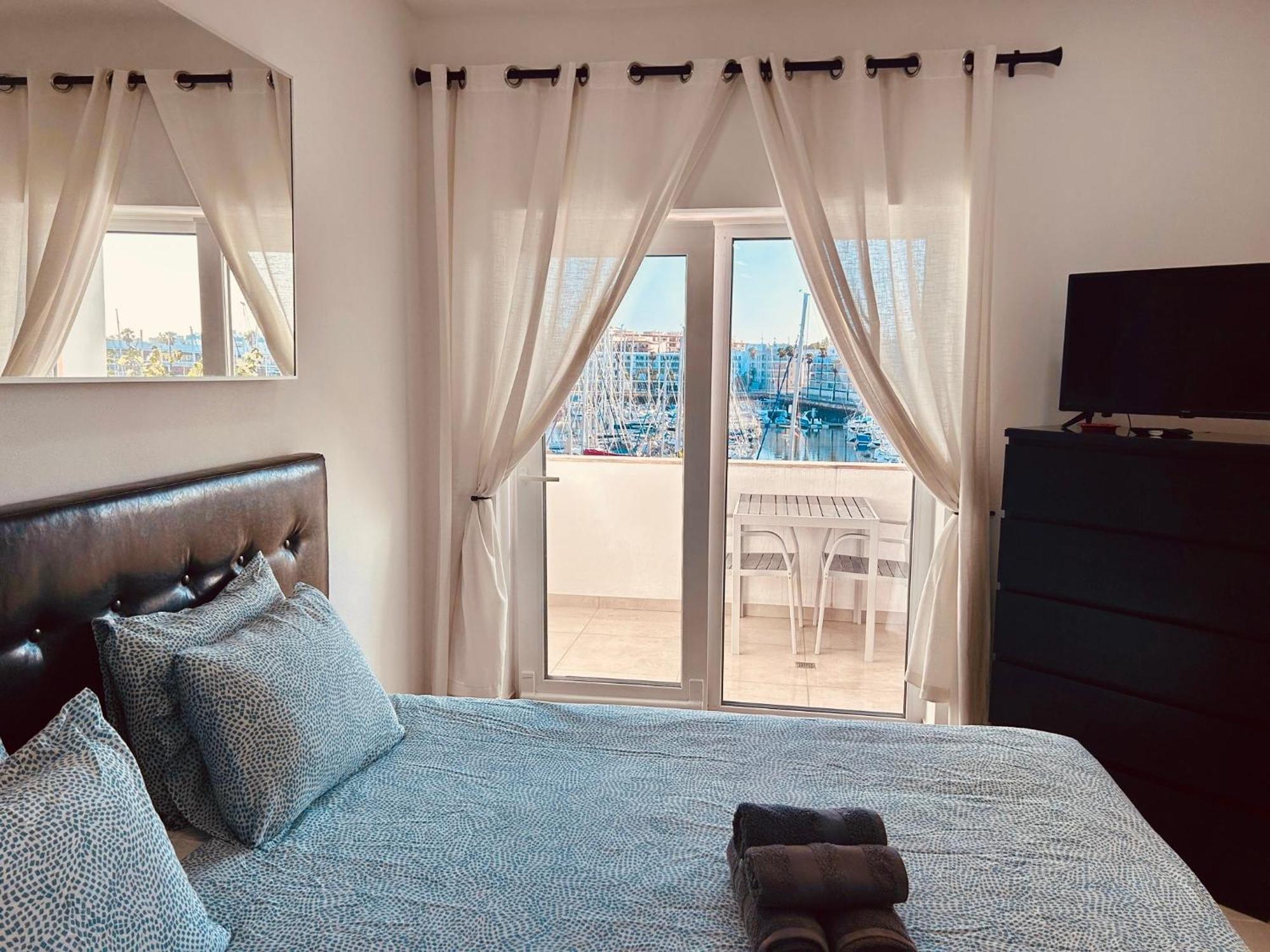 Central Lagos Apt With Marina Views Near Beaches Екстер'єр фото
